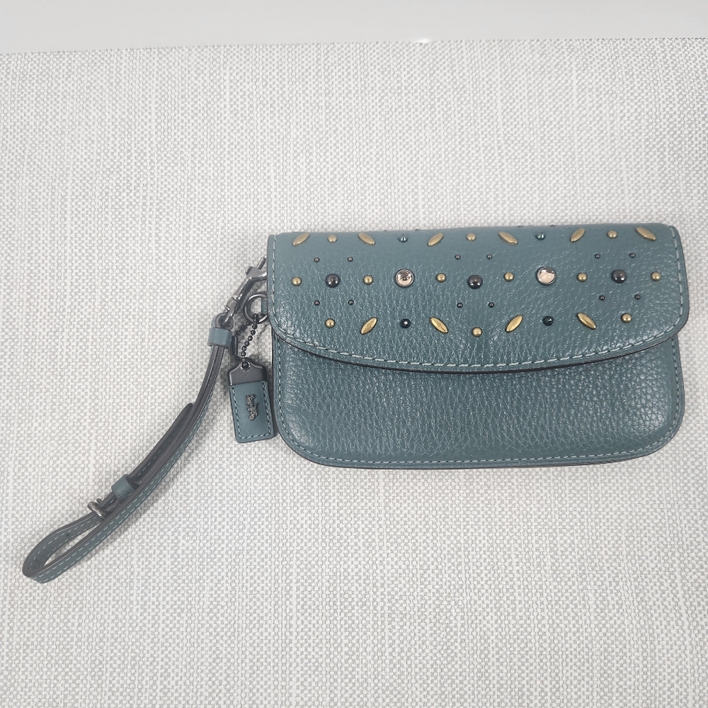 Coach Prairie Rivets Small Clutch Wristlet Glove Tanned Pebbled Leather